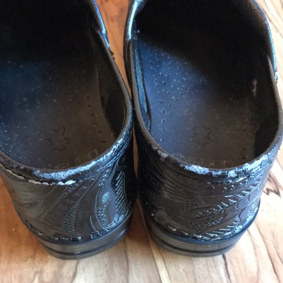 Dansko 39 pro tooled leather embossed floral pattern black stapled 2” clogs GUC - Picture 11 of 14